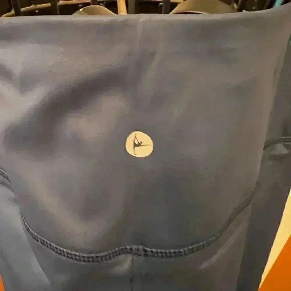 INTERLINK FAUX LEATHER HIGH WAIST CIRE ANKLE LEGGING-LARGE - Picture 4 of 4